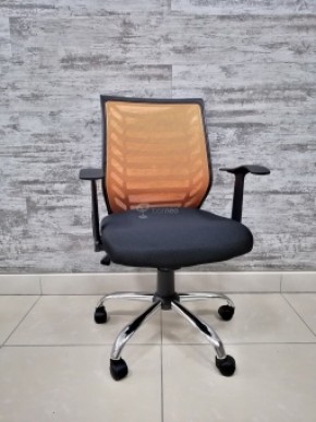 Кресло Barneo K-138 для персонала (черная ткань оранжевая сетка) в Тюмени - tyumen.mebel-74.com | фото